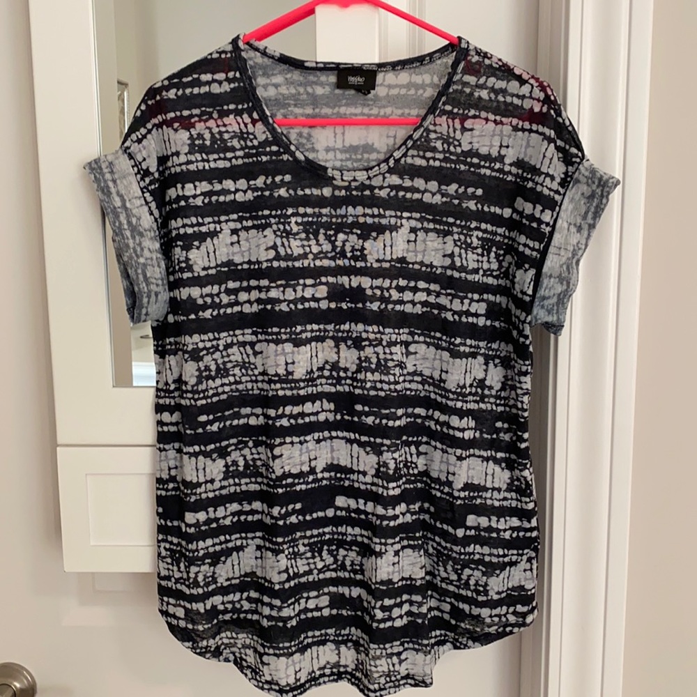 Women’s Print Top with Cuffed Sleeves